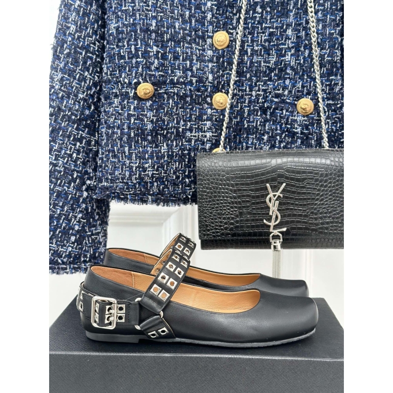 Other flat shoes